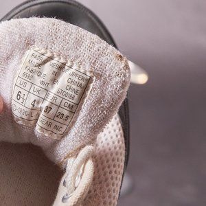 1990s Vintage LA Gear Mesh Sneakers